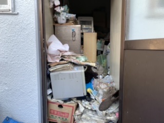 松山市のゴミ屋敷清掃の作業前