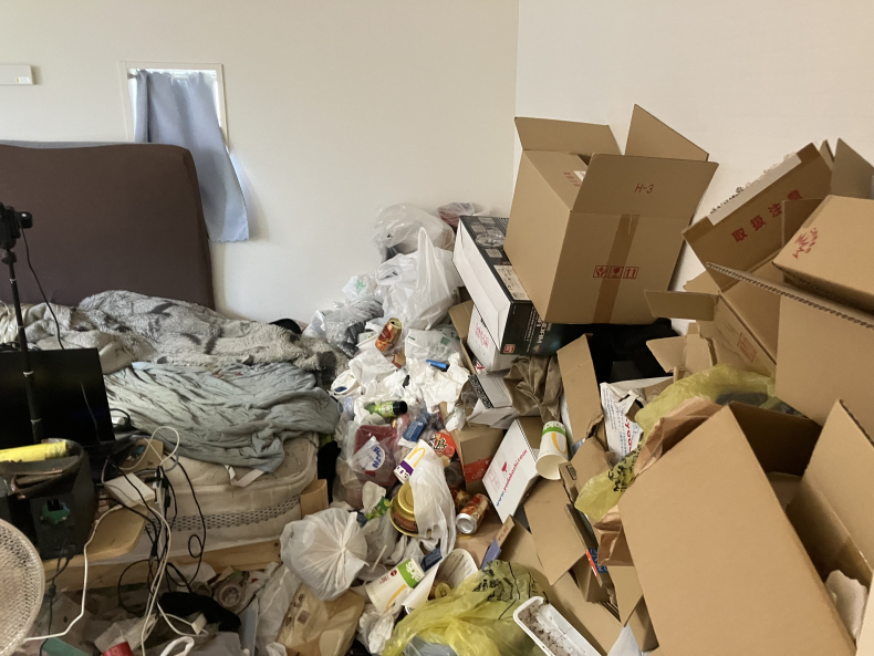 ごみ屋敷整理に伴う不用品回収作業前